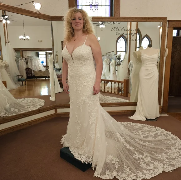 Wedding dress - Picture 6 of 11